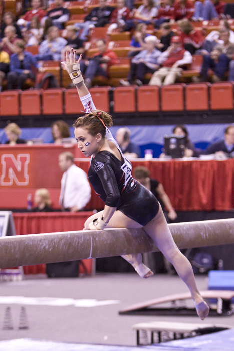 09NCAA1S6D_11014_HilaryM